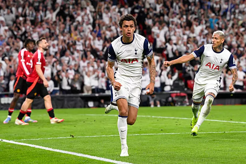 توتنهام يتوج بلقب الدوري الأوروبي في مواجهة مثيرة ضد مانشستر يونايتد (فيديو)