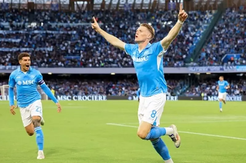 مكتوميناي يتألق على القمة: تكريمات الأفضل في الدوري الإيطالي